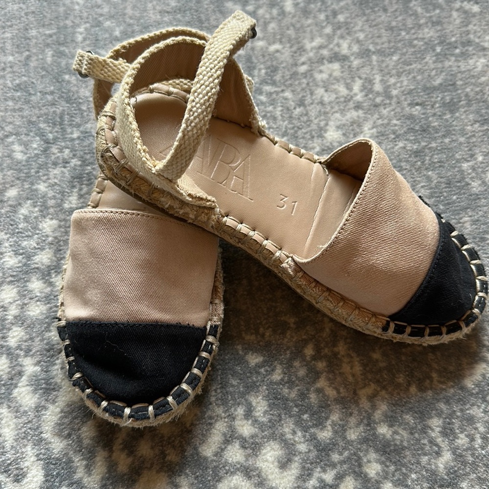 ZARA DESIGHNER INSPIRED ESPADRILLES. TWO TONE KIDS SIZE 31 ZARA